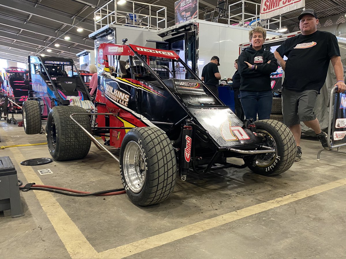 M_DeckerRacing7's tweet photo. Tough night in Tulsa - fast race car but just another Chili Bowl for Michelle. 3rd place run in the heat race. Started 7th, up to 5th &amp; moving forward in Qualifier &amp; caught in racing deal. Moving forward in B &amp; motor problems ended her night https://t.co/Mjx94yDBBy
