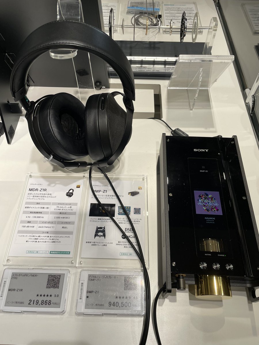 uveryusei's tweet photo. SONY STORE 銀座
360 Reality Audio体験会

終わった後は
各フラグシップ製品をUVERで試聴

特にこの組み合わせは強すぎた...

UVER今年もLIVEよろしくどうぞ
 #UVERworld_360RA #UVERworld #SONY https://t.co/7omUafk3r0