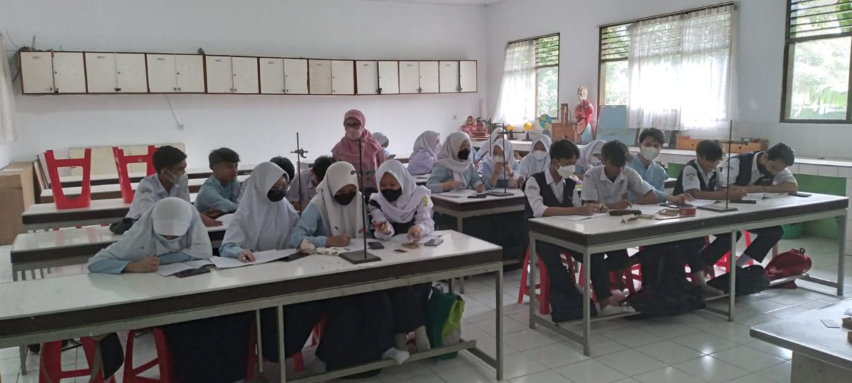 smpn19bdg's tweet photo. Pendidikan adalah senjata paling ampuh yang dapat digunakan untuk mengubah dunia.

Selamat hari jumat tweeps.. https://t.co/kos35lOmeV