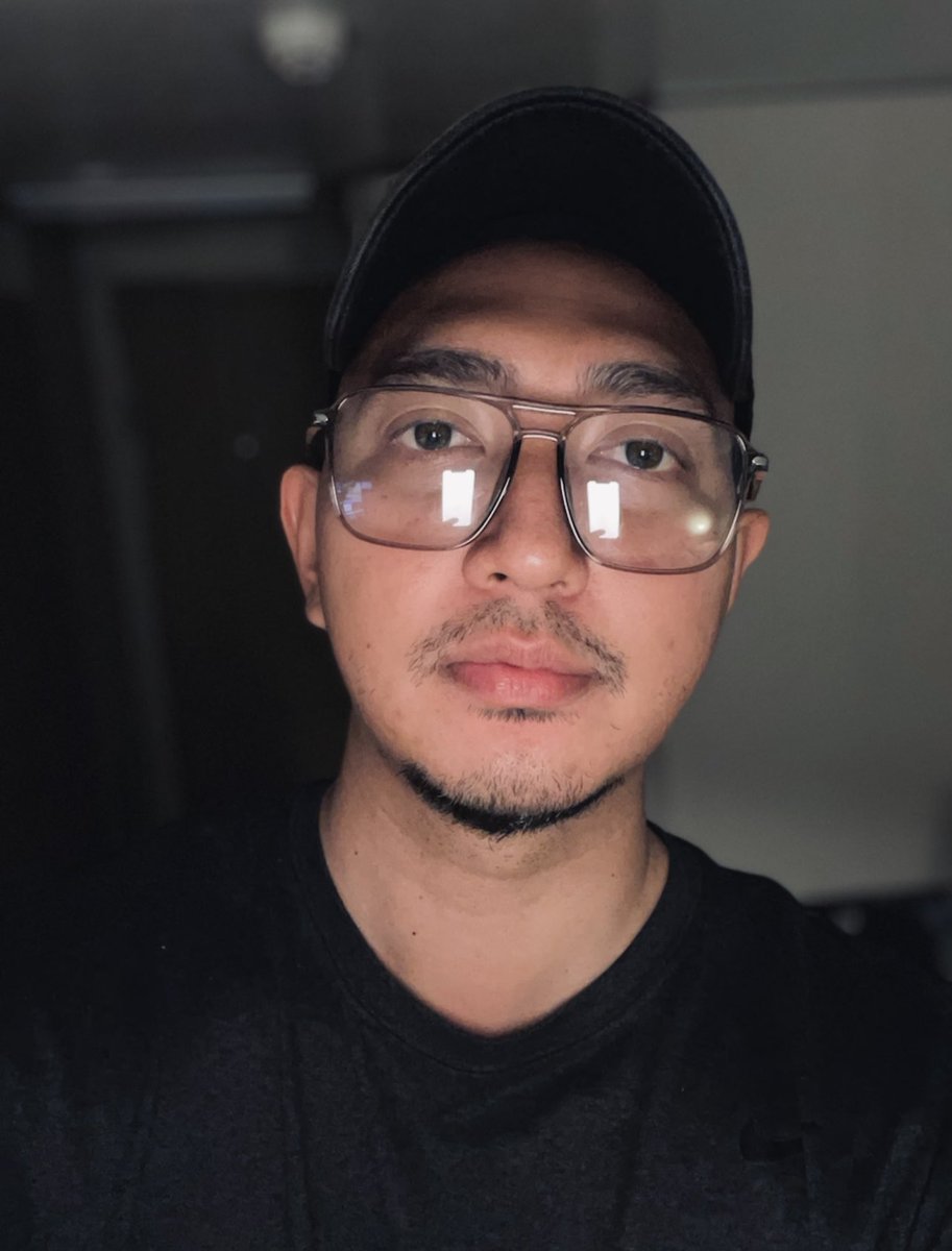 MarkPiamonte's tweet photo. Nerd? I prefer the term “intellectual bada$$” 🤓 https://t.co/oVDv82wfCc