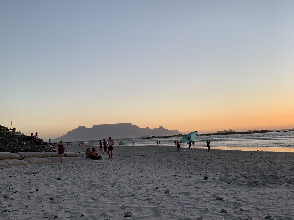 thebosskalil's tweet photo. #Sunsets #Surfs #CapeTown #EdenOnTheBay #MyWaterBaby #MyKeikiD 🏄‍♀️❤️🌞 https://t.co/gbttexoesx
