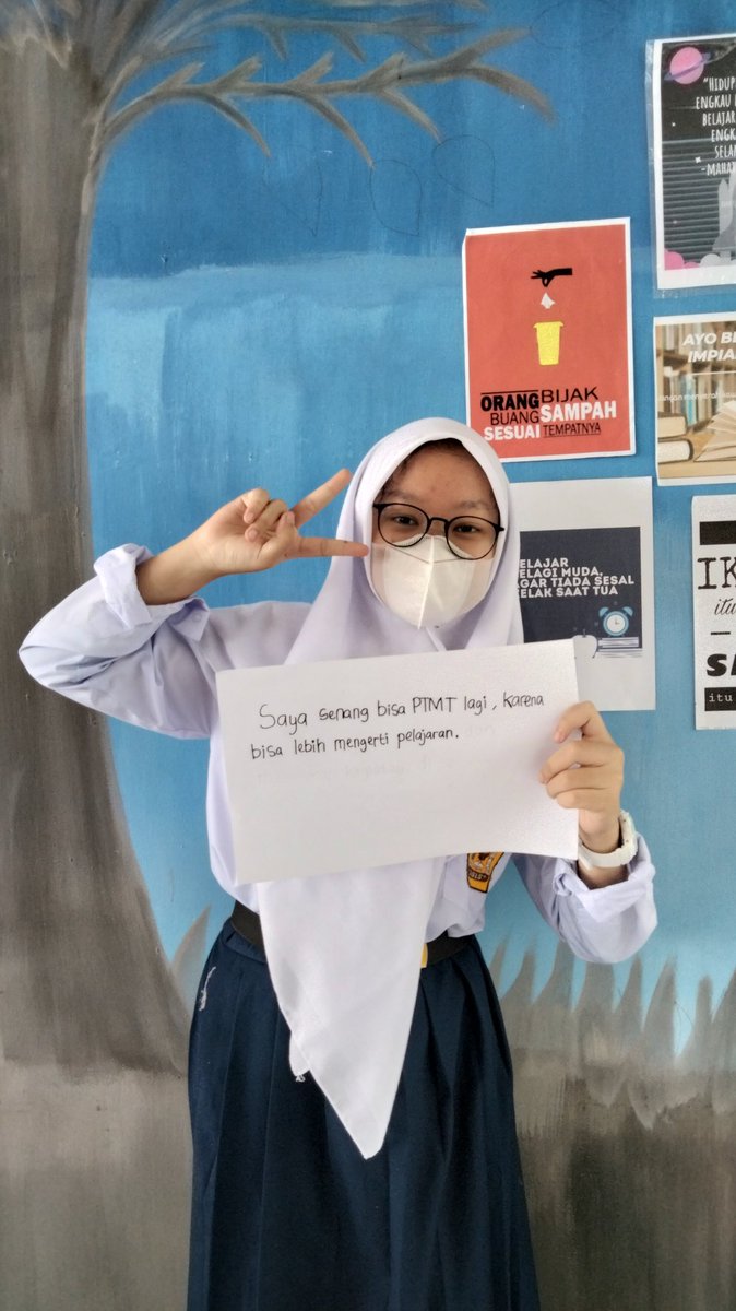 smpn19bdg's tweet photo. Hari ini admin bertanya mengenai kesan pesan siswa mengikuti PTMT 75%. Mereka menjawab senang sekali bisa kembali lagi ke sekolah. 
Apa saja yang membuat mereka senang? Inilah jawaban mereka.
Lalu, bagaimana dgn tweeps semua? Hal apa yang membuat tweeps senang kembali ke sekolah? https://t.co/KTFlmfBO8P