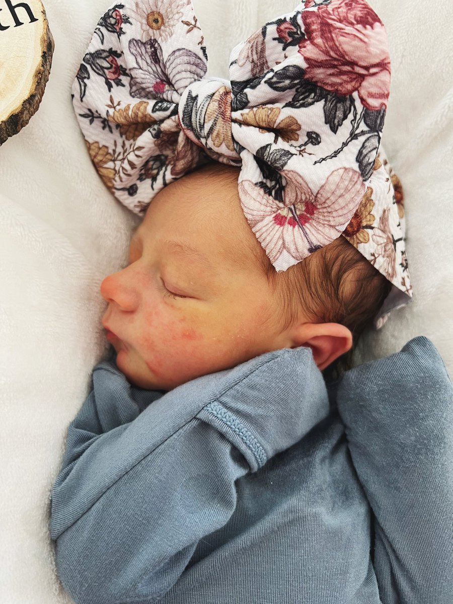 lindsdewit's tweet photo. Jake &amp; I make really cute babies https://t.co/uhqLIjp4xo