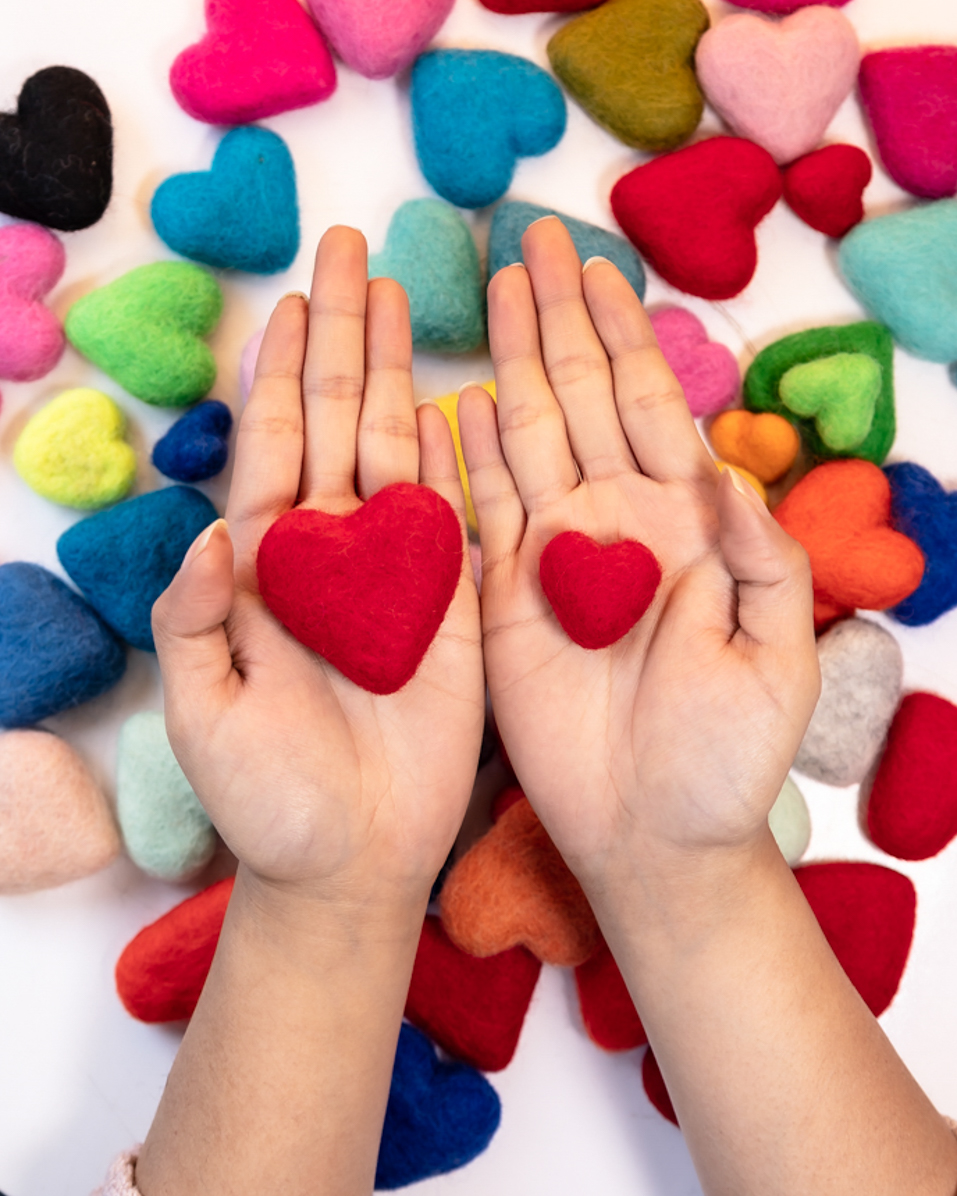 feltnyarn's tweet photo. Hurray! Our Mini Hearts are now listed!๐โค
The best-selling valentine craft is now available in three different sizes! (4cm, 3 cm and 2 cm) Find them at:
3 cm: โก https://t.co/3rEbZICqJs
2 cm: โก https://t.co/Lh5owe94jX
#feltcraft #valentinescrafts #diycrafts #feltandyarn https://t.co/XIHlImen0o