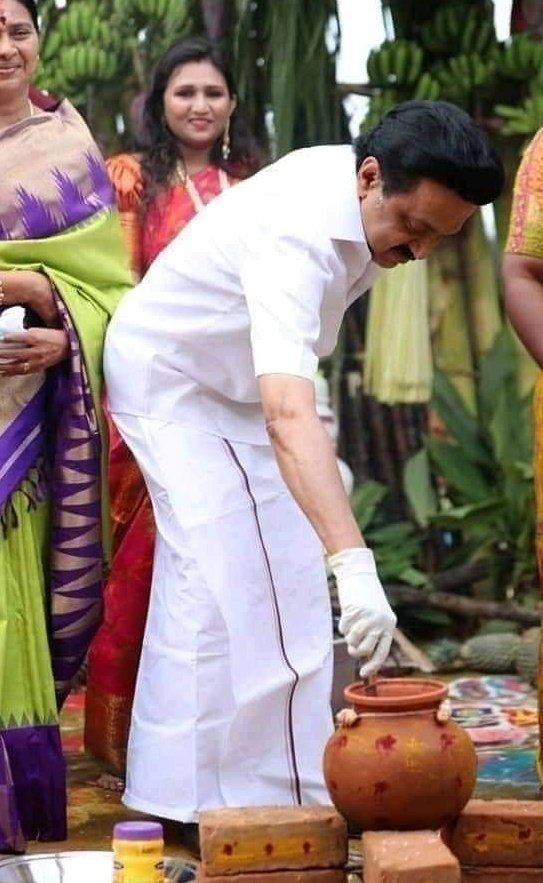 ASenthil78's tweet photo. பானை உருகாமல் இருக்க நெருப்பில்லா பொங்கலை கொண்டாடுவோம்

பொங்கலோ பொங்கல் 🎉🎉🎉

#Melting_Point https://t.co/wzWUKFDpAg