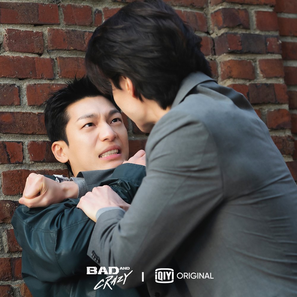 Плохой и сумасшедший дорама ви ха джун. Плохой и сумасшедший 2021. Плохой и сумасшедший дорама ви ха джун. Плохой и сумасшедший дорама ви ха джун. Плохой и сумасшедший дорама постер.