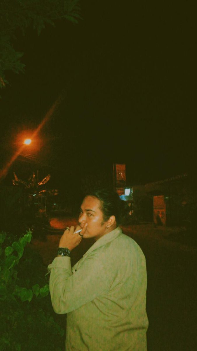 SSeno56's tweet photo. Cukup lihat jangan kembali kebelakang tapi kalo mancis ketinggalan puter balik. https://t.co/TmA1VDKKIZ