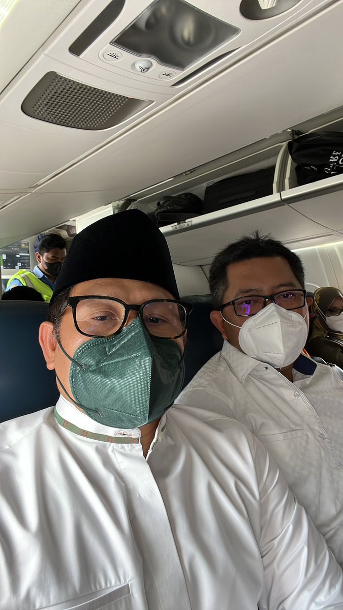 Naik wings ke yogya,
Kutanya pramugari apa bisa kipas anginya dipindah kedalam, karena panasnya kan di dalam..
Bismillahi majriha wamursaha..