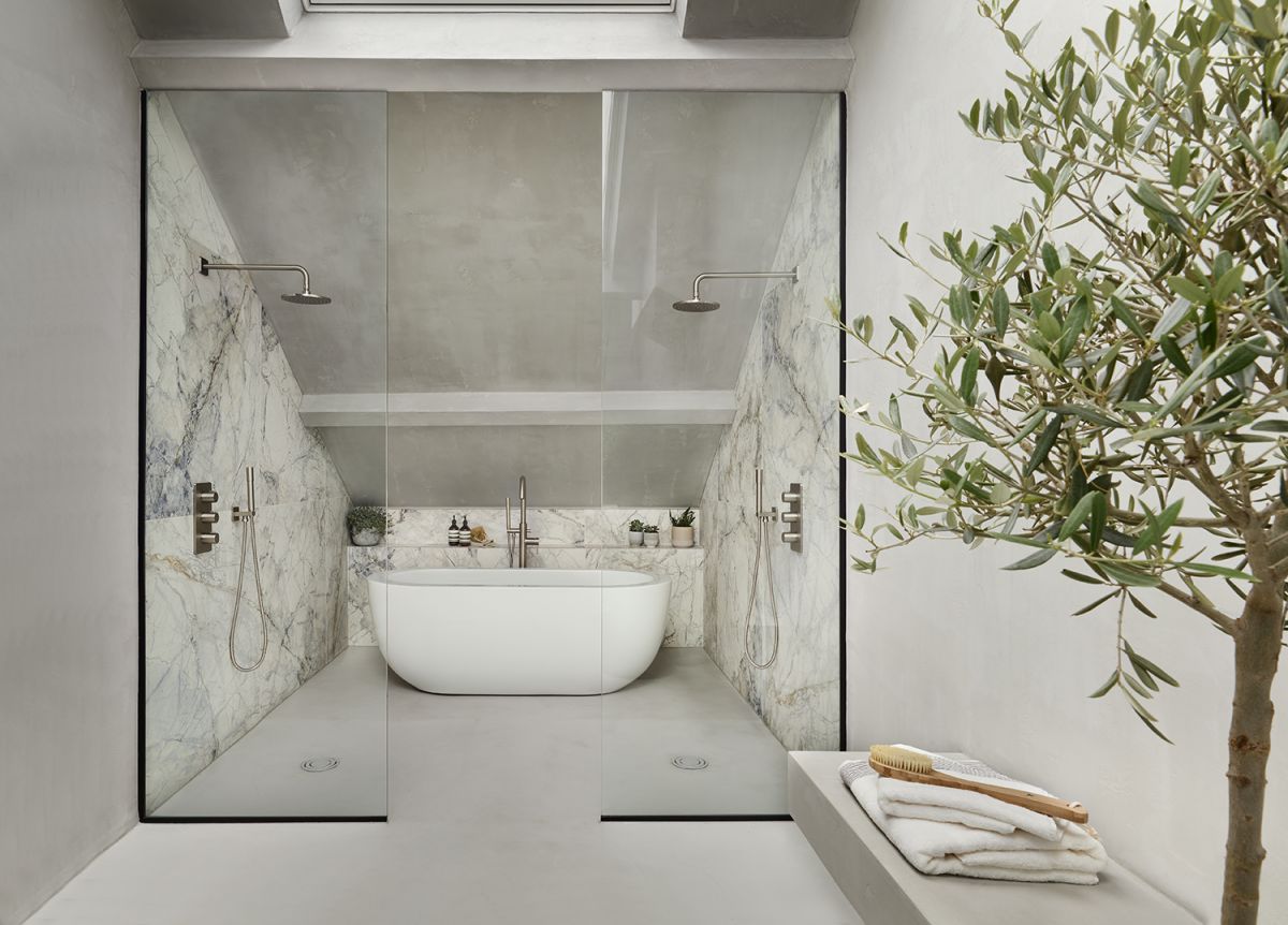 How to design a bathroom in an awkward space - the expert guide to getting the layout right trib.al/QnneNjT