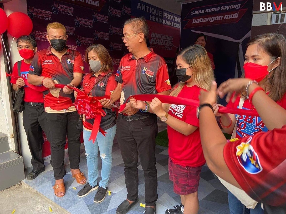 bongbongmarcos's tweet photo. Maraming salamat sa ating mga supporters na nagtulong-tulong sa pagbubukas ng ating headquarters sa Antique! 

Bukod sa nalalapit na pangangampanya, maaasahan rin natin ang ating tanggapan na humalili sa paglilingkod sa ating mga kababayan sa Region 6 sa oras ng pangangailangan. https://t.co/6yfNsAnCCw