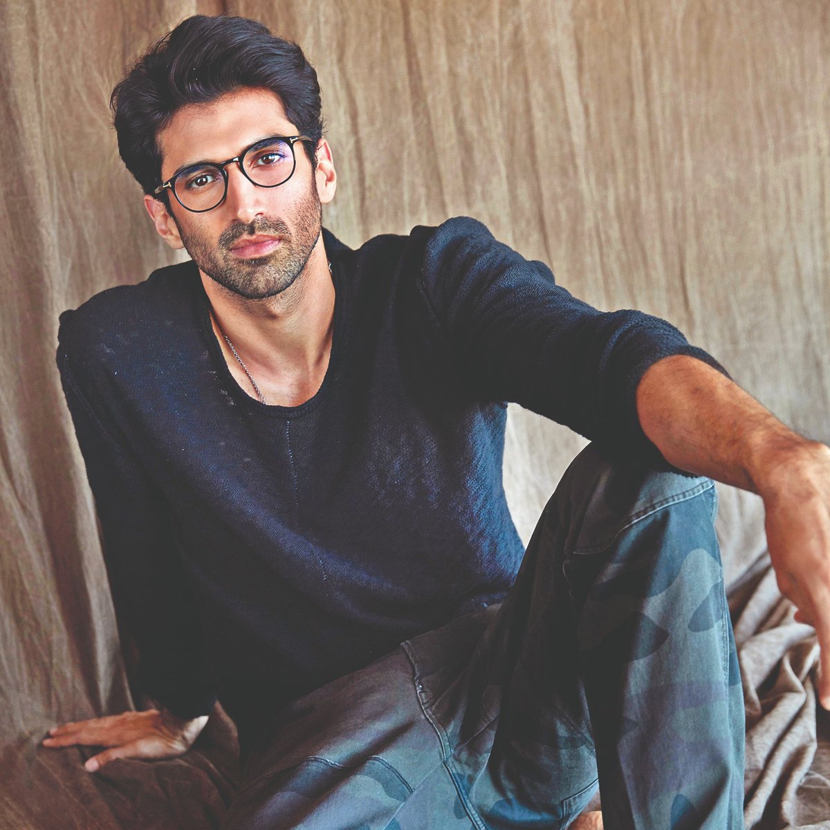 DelhiTimesTweet's tweet photo. #AdityaRoyKapoor is set to kick off 2022 by shooting for the remake of the #British mini-series #TheNightManager. The actor, in his first #OTT outing, will be stepping into @twhiddleston's shoes for the #Hindi adaptation of the show

#TomHiddleston #AdityaRoyKapurFC #Bollywood https://t.co/da4w2Biug6
