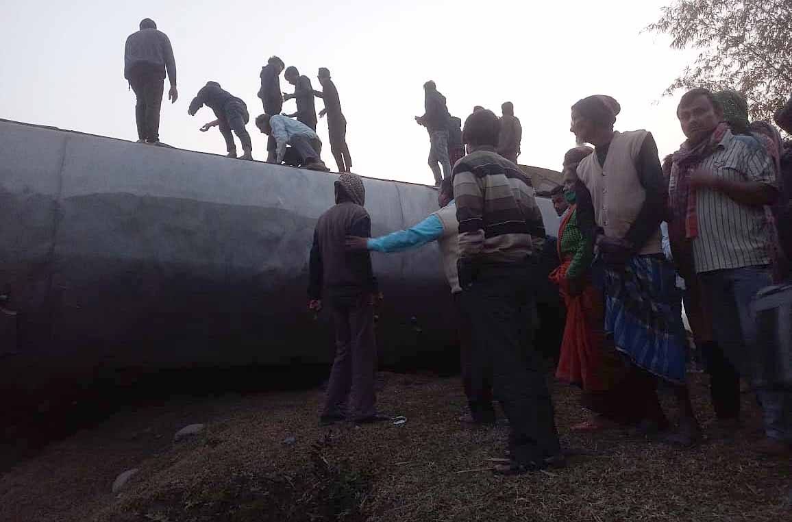 ians_india's tweet photo. The death count in the #Guwahati-#BikanerExpress train accident in north Bengal climbed to nine and the officials said tracks have been cleared for traffic. Union Railway Minister Ashwini Vaishnaw arrived at the spot on Friday. https://t.co/VQoRw5SbXv