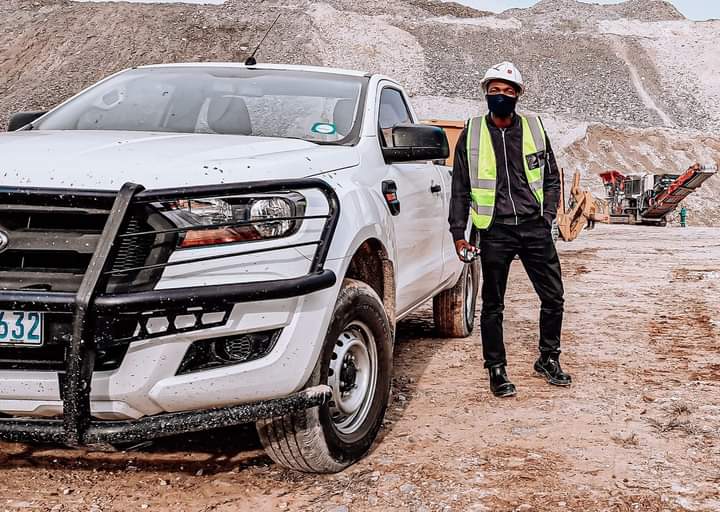02mbebe's tweet photo. I'm looking for a very beautiful lady who is tired of being played by guys and wants to build a home, I'm selling cement.🤣🤣🤣😂
#casspernyovest https://t.co/tko17ZvDkY
