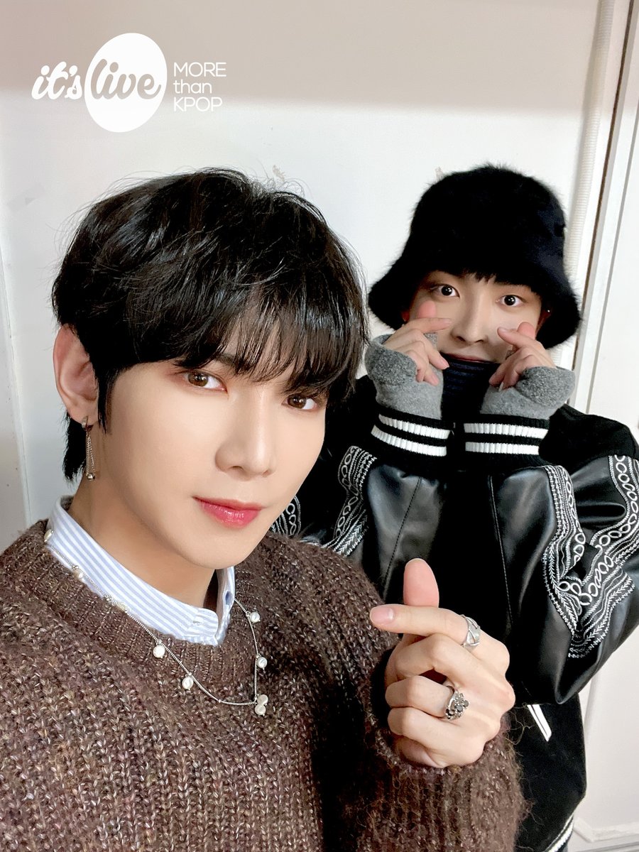itsLIVEofficial's tweet photo. ✨친구(THANK U) 무대✨
▶https://t.co/6OvfkqQ38m
💛it’s Live ORIGINAL 풀버전💛
▶https://t.co/IWQSqFyUtj

#itsLive #잇츠라이브 #에이티즈 #ATEEZ https://t.co/0oa380rFAG