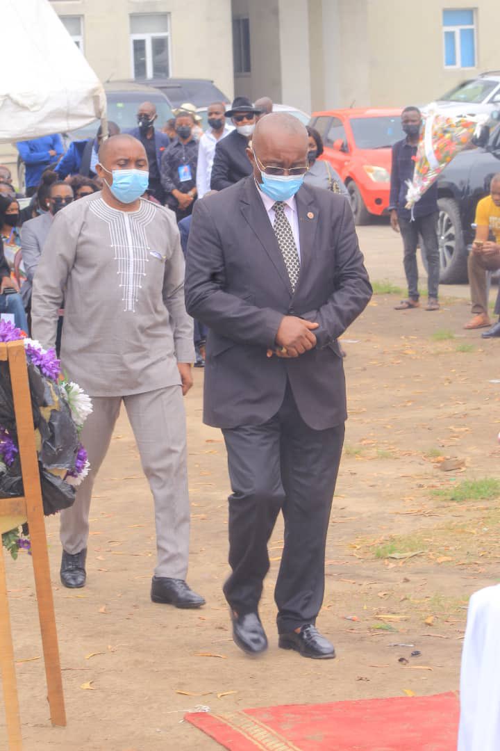 FCRdcongo's tweet image. #RDC | Hommage rendu à César KALAMBAYI, ancien Inspecteur général du Front Citoyen pour la République, #FCR conduit par l’honorable Jean Bertrand Ewanga Isewanga Président National ce mercredi 12.01.2022 à la morgue de l’hôpital du cinquantenaire.

Que son âme repose en paix. 🙏🏽