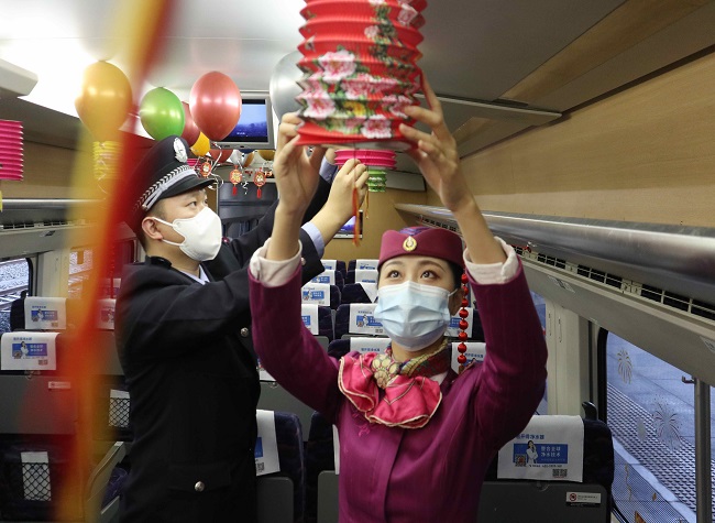 iChongqing_CIMC's tweet photo. Laba Festival, which is considered a prelude to the Spring Festival, arrives again. Perhaps everyone has their own memory of this festival, such as eating Laba congee and making Laba garlic. #Chinesecustom #Festival #Laba #LabaFestival
https://t.co/n2kn8htz8f https://t.co/uEEUfMovzF
