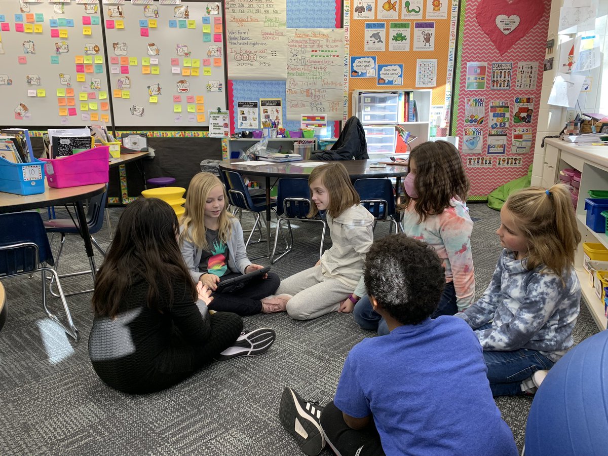 Our teachers create the best moments for students! 2nd graders + 4th graders sharing their knowledge &amp; teaching each other about Nonfiction Text Features with <a href="/BookCreatorApp/">Book Creator from Kami</a>! <a href="/MrsThielitz4th/">Elisabeth Thielitz</a> <a href="/SdwView/">Summit View School</a> #SummitViewEaglesSOAR