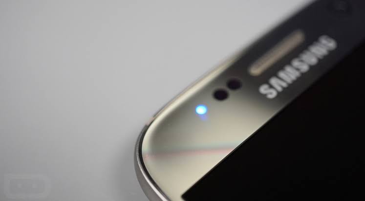 What phones have lost in past few years:
1. 3.5mm headphone jack
2. MicroSD slot
3. Physical home button
4. Removable battery
5. Notification LED
6. Aluminium back
7. Charger in the box