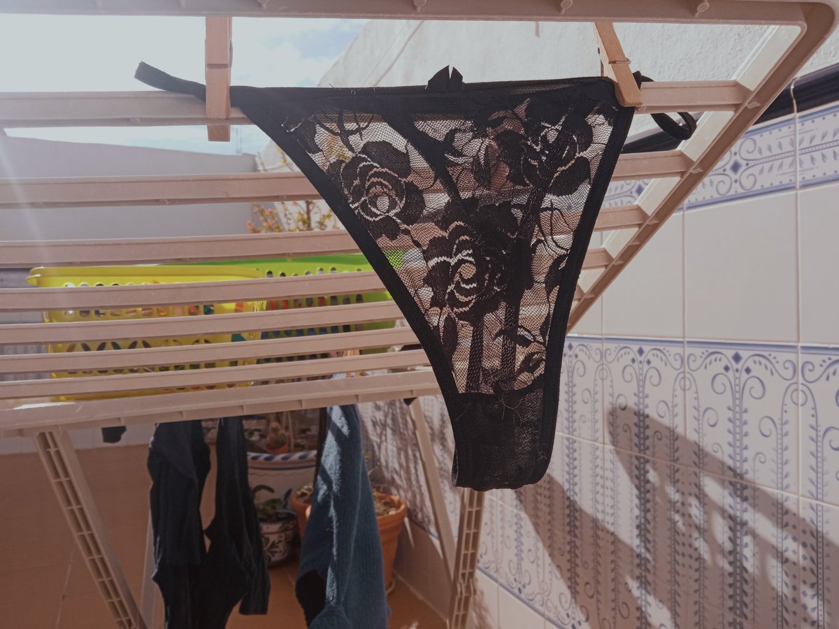 bestisyetocom3's tweet photo. Tender un tanga y notar un picorcillo en el clítoris... Hoy me espera un día duro 💦💦 https://t.co/pNbWulGU7N