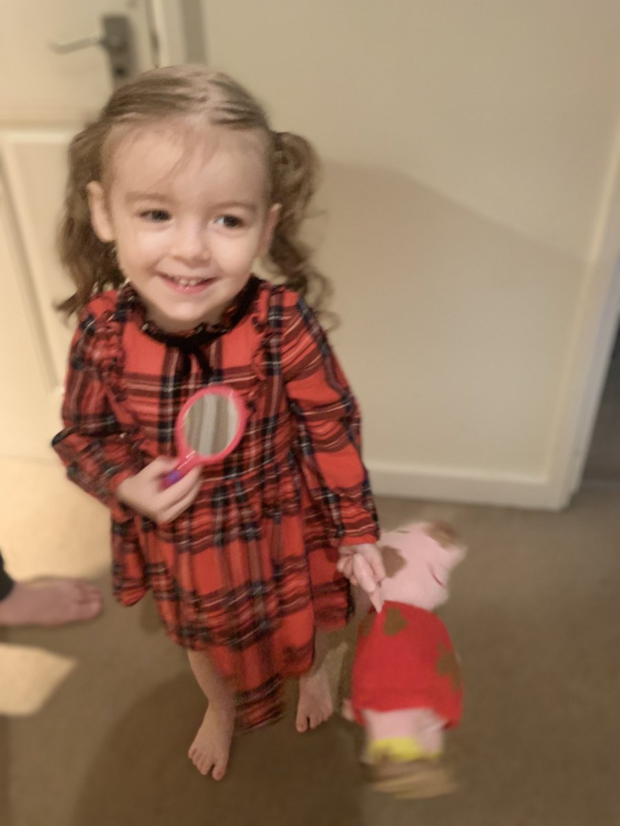Kimbles848's tweet photo. Happy 3rd birthday to my beautiful girl Ellie 🎈❤️❤️❤️❤️ #daughter #3rdbirthday #stopgrowingplease https://t.co/ORijIQFL1H