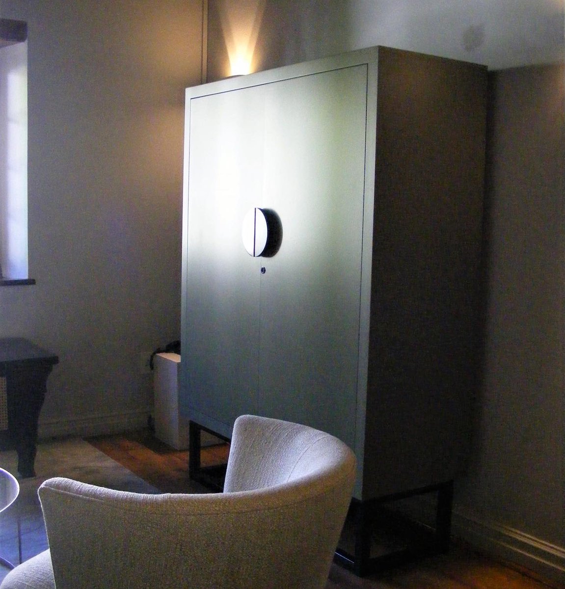 We’ve just delivered a minibar and coffee making cupboard to one of our favourite hotels. This  design is based on our Bar unit.

vampfurniture.co.za/products/the-b…