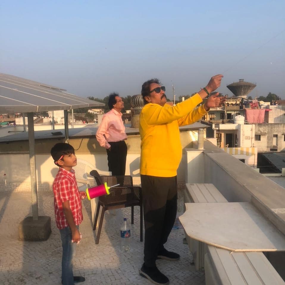 JayantBoskey's tweet photo. મારાં સૌ વ્હલા મિત્રો ને ઉતરાયણ ના તહેવારની હાર્દિક શુભકામના... 🪁🧵🙏
#હેપ્પી_ઉત્તરાયણ
#happy_makar_sankranti2022
#boskey
Wishing you all happy and safe Uttrayan... https://t.co/9c4QmK1kfg
