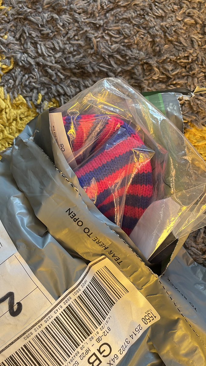 Seberella1's tweet image. @JohnLewisRetail 5th time you’ve now sent the wrong colour!!! The coding is clearly wrong and no one is listening or looking before they package it up! Frankly it’s going to be Summer at this rate before I get the blue and white hat that matches the scarf