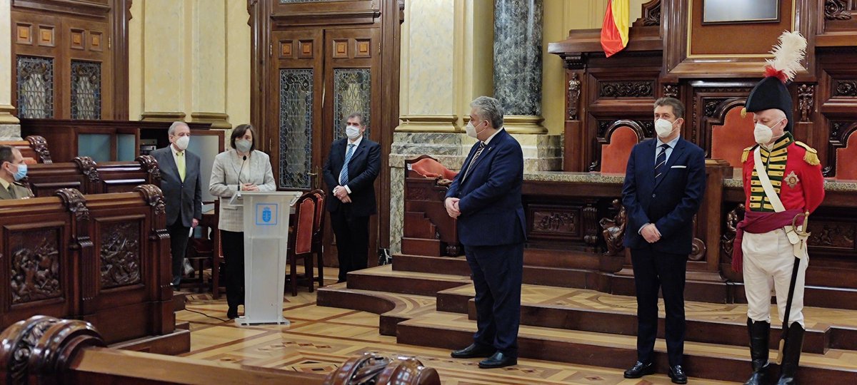 CruzRojaCoruna's tweet photo. La Asociación Histórico Cultural "The Royal Green Jackets" concedió la "Medalla de Oro de la Batalla de La Coruña 1809-2022" a Cruz Roja de A Coruña (@CorunaCruz)  Su presidenta @merccasanova recogió el galardón https://t.co/9hoaAkMXT4