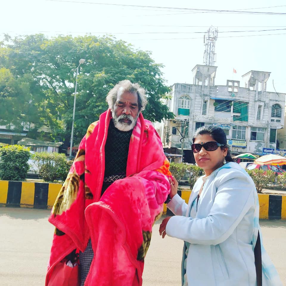NHRSPT's tweet photo. राष्ट्रीय मानव अधिकार सुरक्षा एवं संरक्षण ट्रस्ट की ��ीमच जिले मध्य प्रदेश की टीम के द्वारा गरीब और जरूरतमंद लोगों को कंबल भी वितरित किए गए! 🙏💥
#राष्ट्रीय_मानव_अधिकार_सुरक्षा_एवं_संरक्षण_ट्रस्ट 
#nhrspt 
#neemach 
#प्रदेश_अध्यक्ष_मध्य_प्रदेश
#pooja_yadav_neemach https://t.co/TAiw7qjF6E