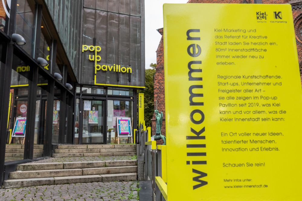 KielSailingCity's tweet photo. Jahresprogramm #PopUpPavillon @stadt_kiel steht! Öffnungszeiten und -tage variieren je nach #Ausstellung. Schaut immer aktuell unter https://t.co/CwBy38b2z5 Den Jahresauftakt macht #gemeinsam - Kulturschaffende arbeiten zu Texten https://t.co/aiWbkJWiVU https://t.co/1L7d7NoDBe