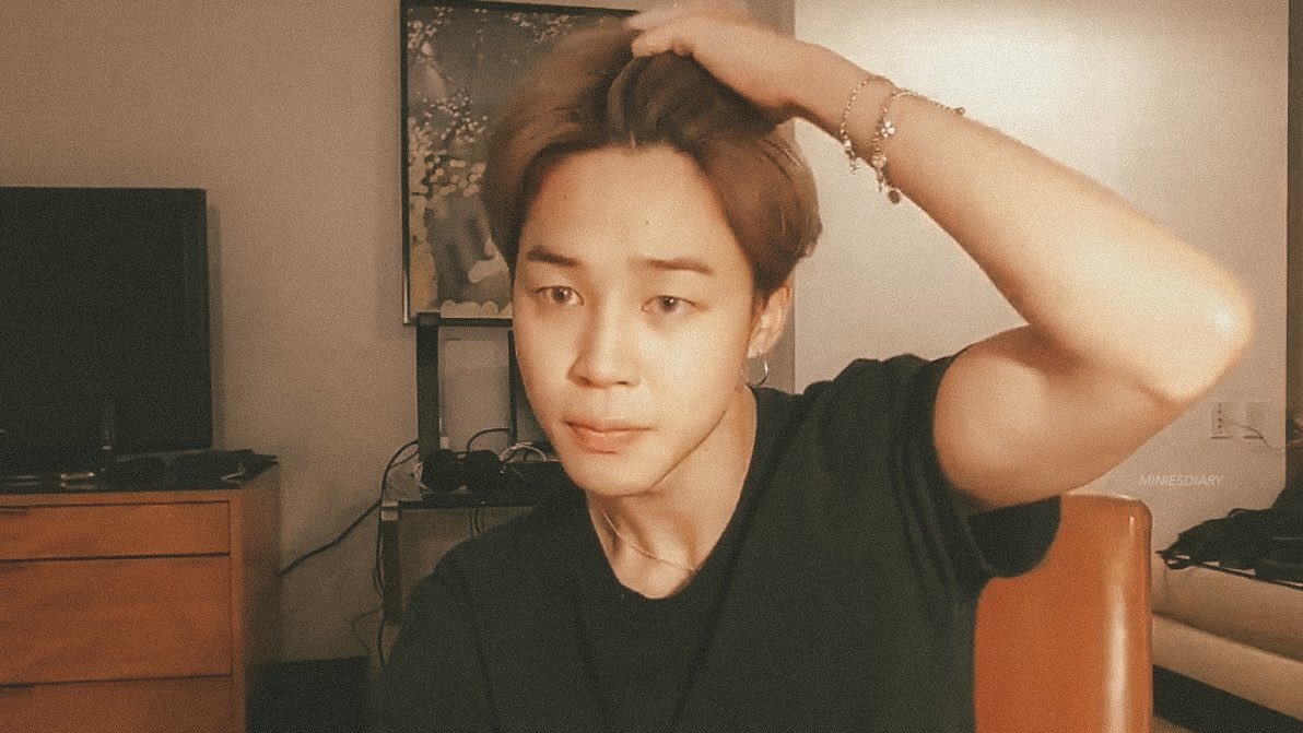miniesdiary's tweet photo. boyfriend look https://t.co/r7SByqEgQ1