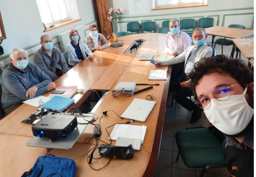 La Fibre avance dans le <a href="/departement86/">Département de la Vienne</a>, le Maire des Roches Prémarie-andillé M.MARCHADIER anticipe son arrivée. Merci à Romain FERCHAUD d'<a href="/OrangeNvAquit/">Orange Nouvelle Aquitaine</a> pour son accompagnement auprès des élus.
<a href="/AMFVienne/">Association des maires de la Vienne</a> <a href="/saintpe_princay/">S.SaintPé&B.Prinçay</a> <a href="/BeaujaneauG/">beaujaneau gilbert</a> <a href="/brunobelin/">Bruno BELIN</a> <a href="/olivierdefosse/">Olivier Defosse</a> @leveque_B