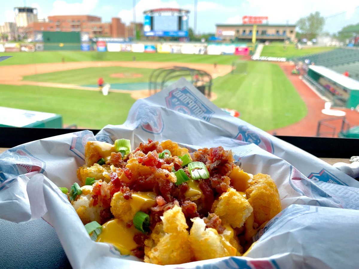 SBCubs's tweet photo. Even though its #FRYday... why not enjoy some loaded tots instead??
#Yum #LoadedTots #FoodieFriday https://t.co/Trd3pMiVg3