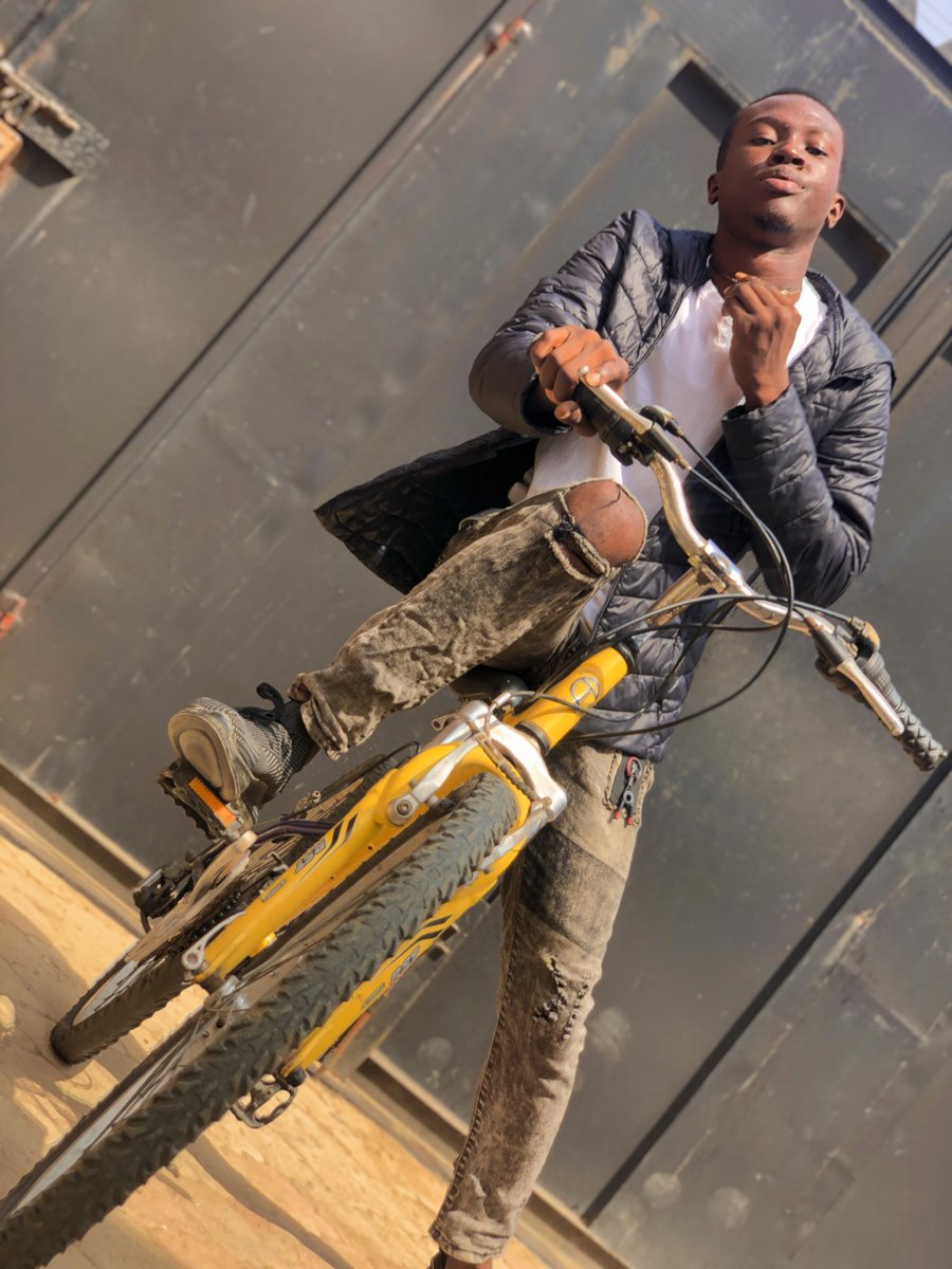 hesmufasa's tweet photo. Choke the world like @davido https://t.co/XEfpq3I7TD