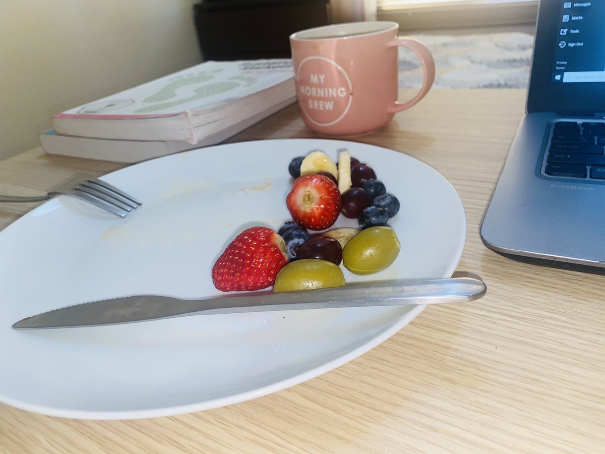 tee_bayagbon's tweet image. An untypical Friday morning breakfast before an important meeting to help concretise my #marketingdissertation idea. 
#HowitStarted vs #HowitsGoing #WinterWoes