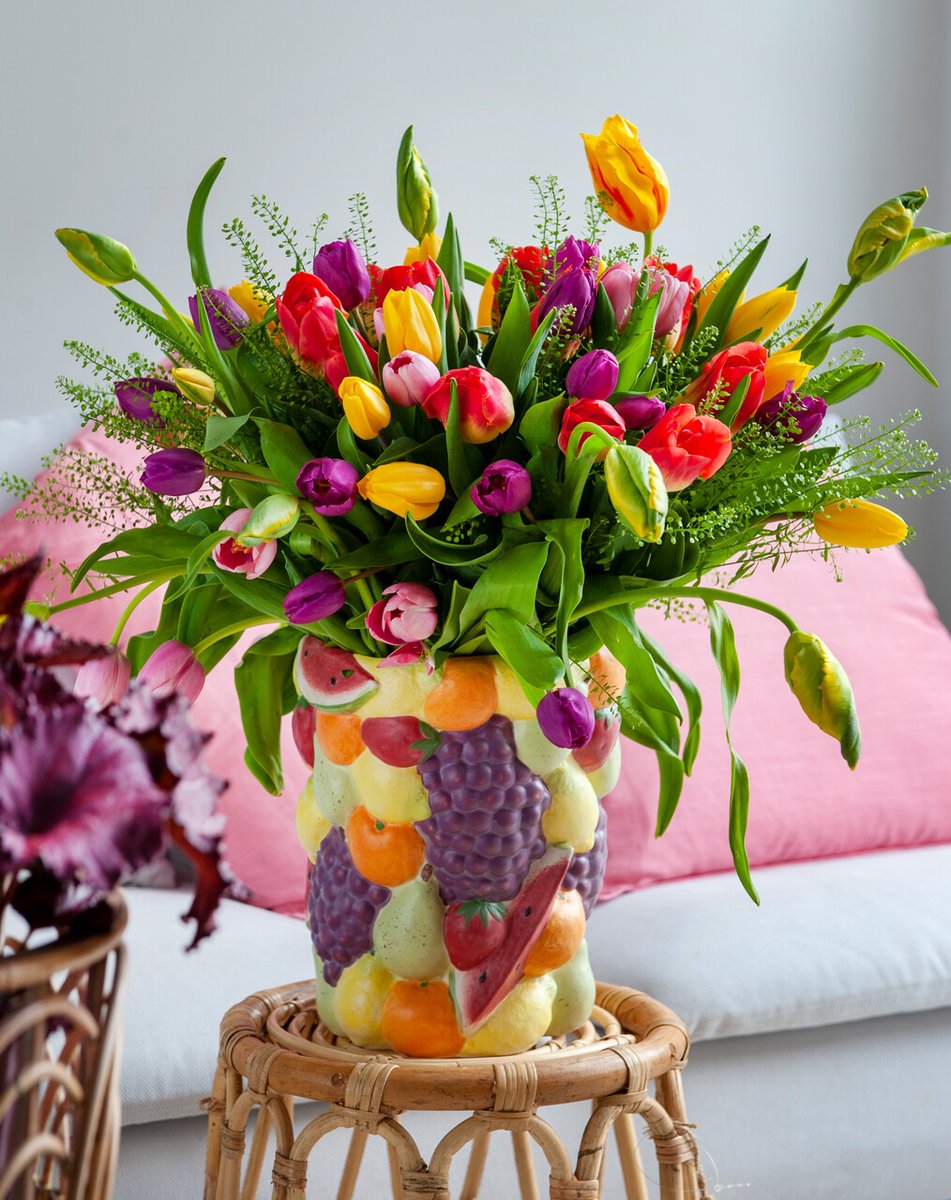 A variety of colorful and cheerful bouquets and pre-forced bulbs give your interior a positive energy.