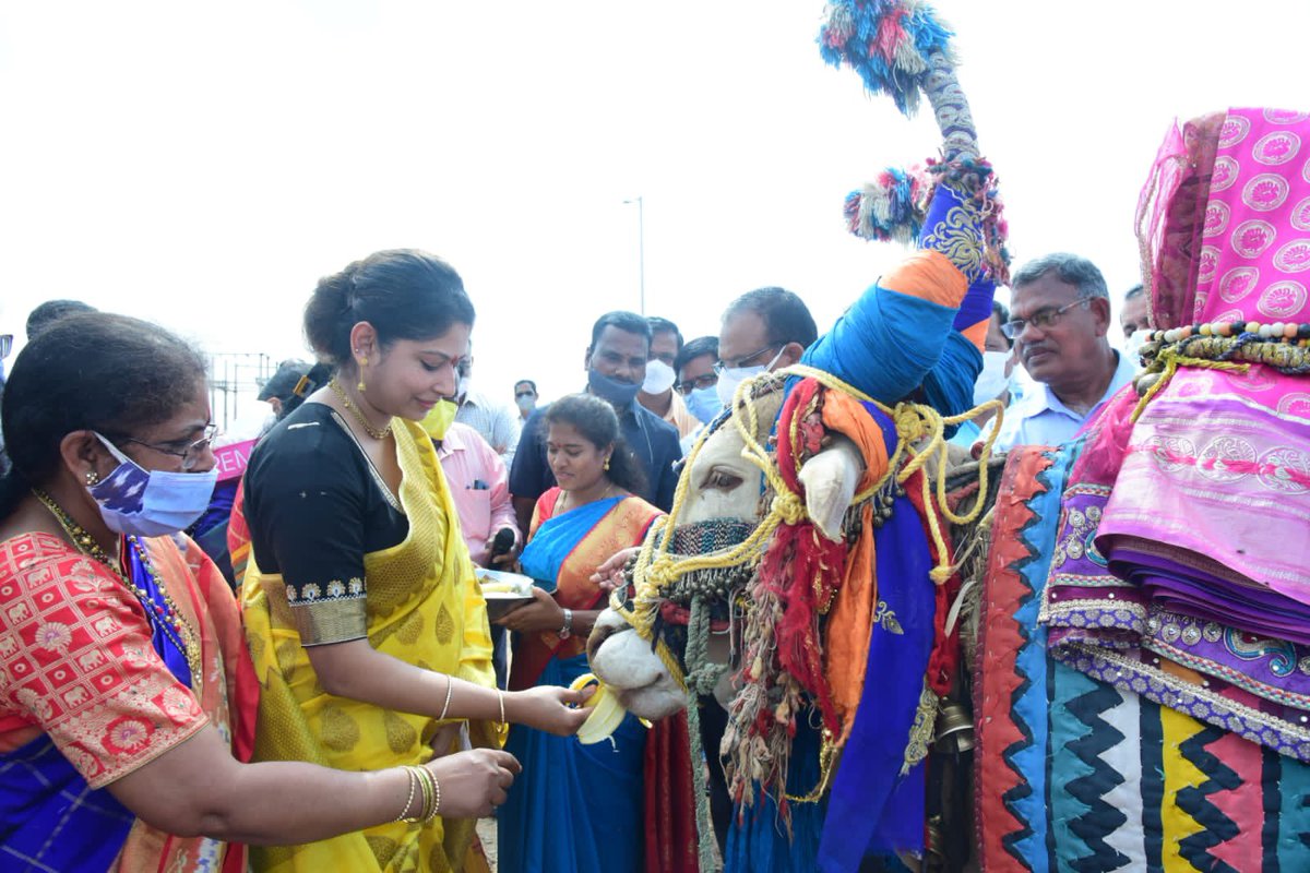 mb_telangana's tweet photo. Here’s wishing you all a very vibrant Bhogi &amp; Makar Sankranthi from team #MissionBhagiratha 😇

May you always soar high like the colourful kites that dot the sky.
#HappySankranti 
@SmitaSabharwal @DayakarRao2019 https://t.co/DbgzeBf1s1