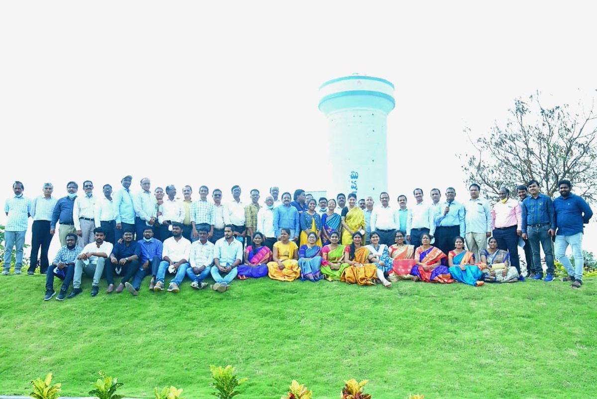 mb_telangana's tweet photo. Here’s wishing you all a very vibrant Bhogi &amp; Makar Sankranthi from team #MissionBhagiratha 😇

May you always soar high like the colourful kites that dot the sky.
#HappySankranti 
@SmitaSabharwal @DayakarRao2019 https://t.co/DbgzeBf1s1