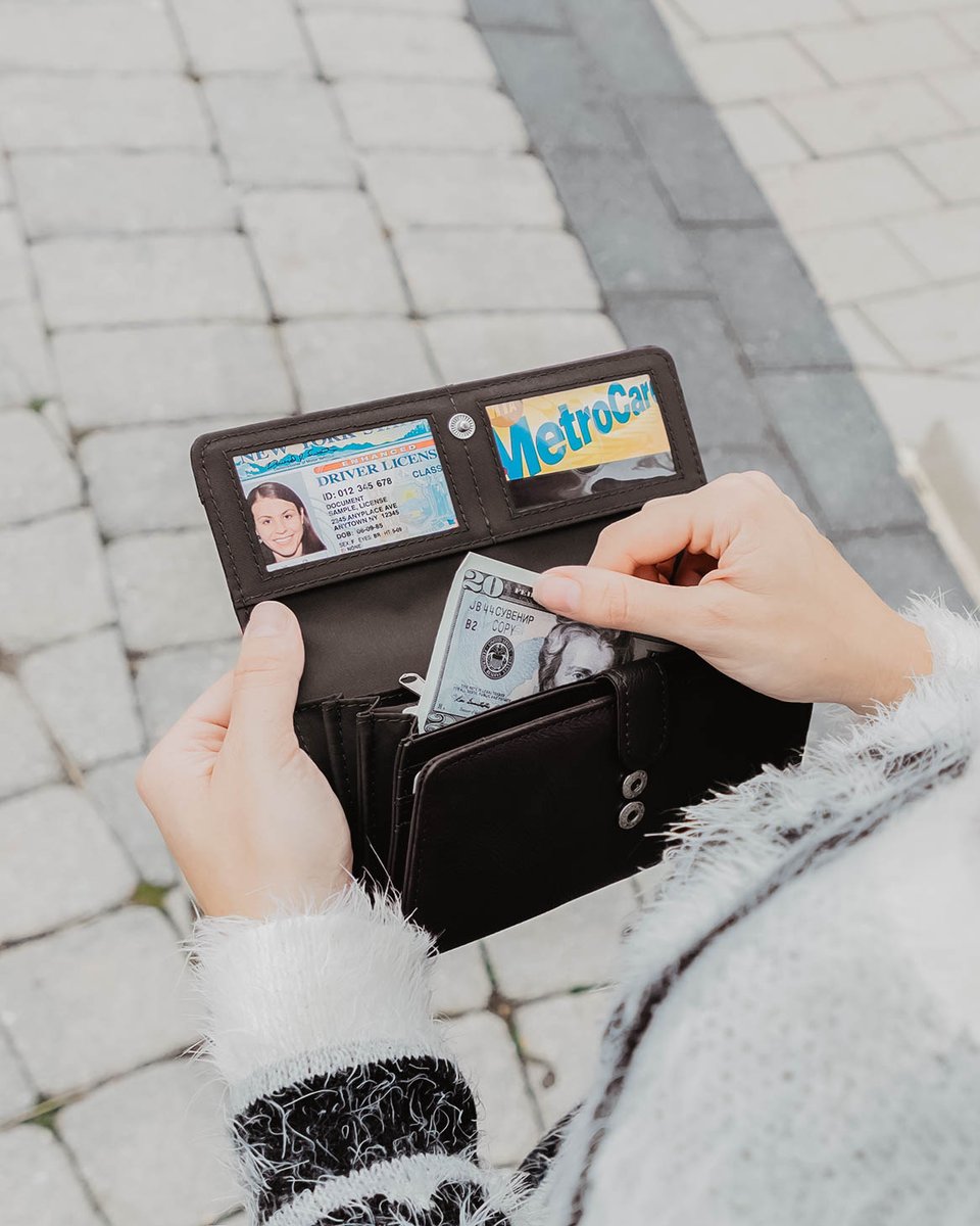 MundiWallets's tweet photo. Start #organizing like a #professional with our File Master #Clutch so you can be your most #productive self in 2022.

#Wallets #OrganizerWallets #Chic #WinterFashion #Organized https://t.co/2zji7HR1GQ