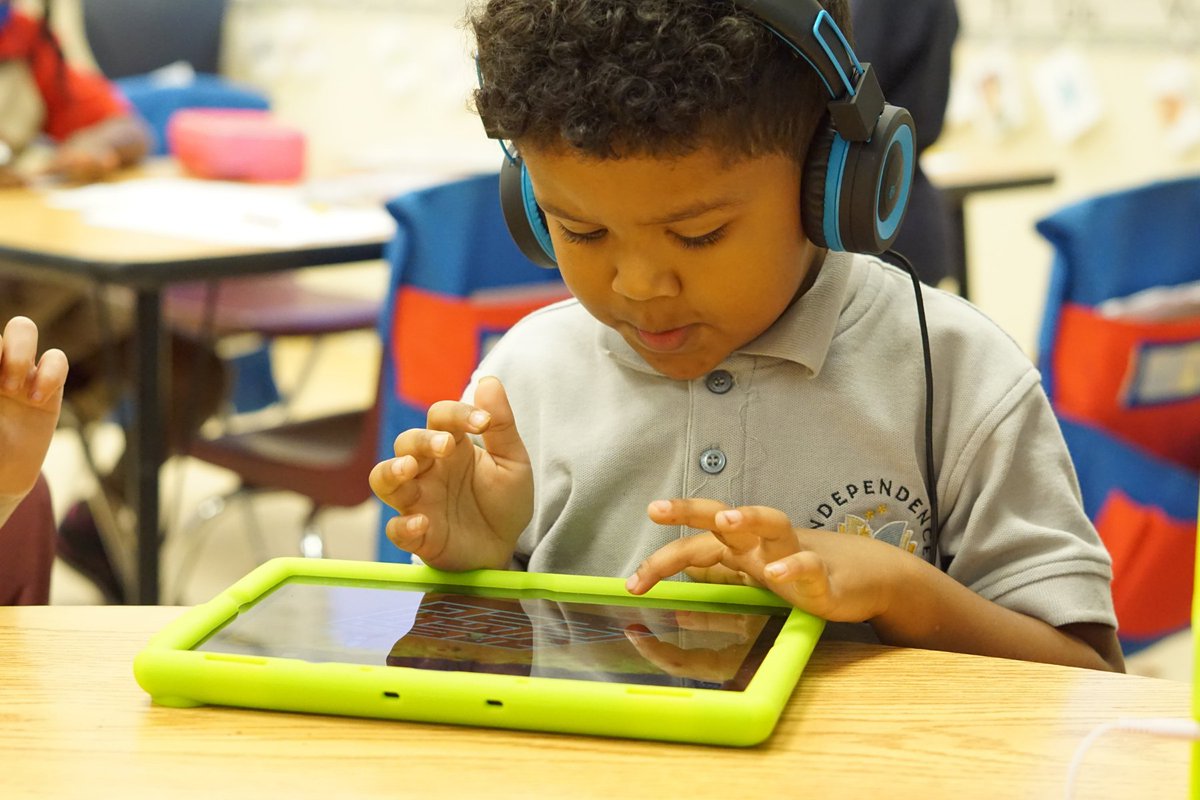 Reinforcing core academic skills with technology and interactive media in the classroom 👏 

#earlylearning #education #teaching #teachersfollowteachers #schools #charterschools #learning #students #technology