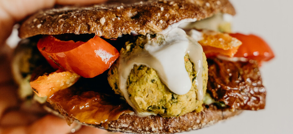 New2_London's tweet photo. Plant-based restaurant chain @cleankitchencl1 was the first London restaurant to publish menu with food carbon values: https://t.co/gluB4HJpAL  #plantbasedrestaurant #plantbased #carbonvalues #Londonrestaurantnews #cleankitchenclub https://t.co/DvCljUggQ4