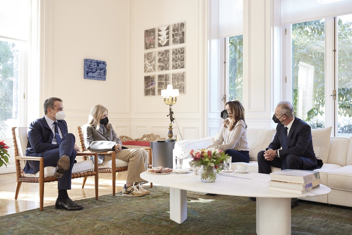 kmitsotakis tweet picture