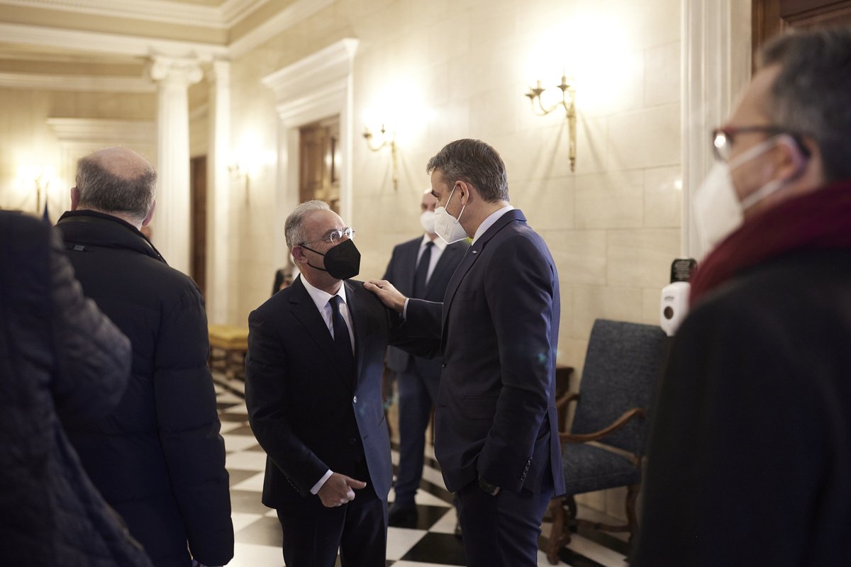 kmitsotakis tweet picture