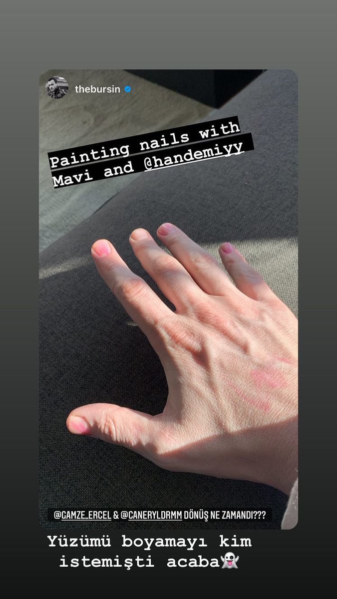 SenCalKapimiBr's tweet photo. 📸 | Hande via Instagram stories (repost) 

“Me pergunto quem queria minha pintura facial 👻” 

• #HandeErçel • #KeremBürsin • https://t.co/vnoe8byYjf
