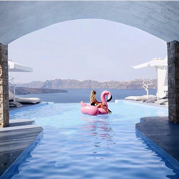 TicketS67780507's tweet photo. ☀️ Escape &amp; Relax in Santorini from 50€ per month! ☀️
✅  Βook today for August 2022 with a 10% off early booking
➡️ ➡️ ➡️ https://t.co/AWlnsghtUa
✅  Book with confidence when you book with TicketSeller..
#santorini #greece #travel #santorinigreece #summer2022 #greekislands https://t.co/83A1nN6NU6