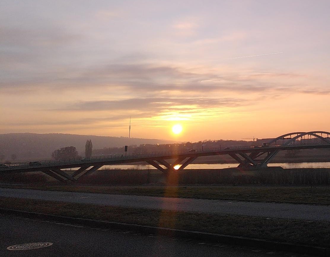 GBS_Dresden's tweet photo. Auch wir öffnen ab morgen wieder! 10-18 Uhr, 2G, FFP2 #openbutsafe. Wer früh startet bekommt vielleicht auch so einen schönen Blick wie heute Morgen. Ansonst auch sehenswert: Multimedialer Ausstellungsraum des @BundesarchivD @StasiArchiv https://t.co/P56oL9NhKQ