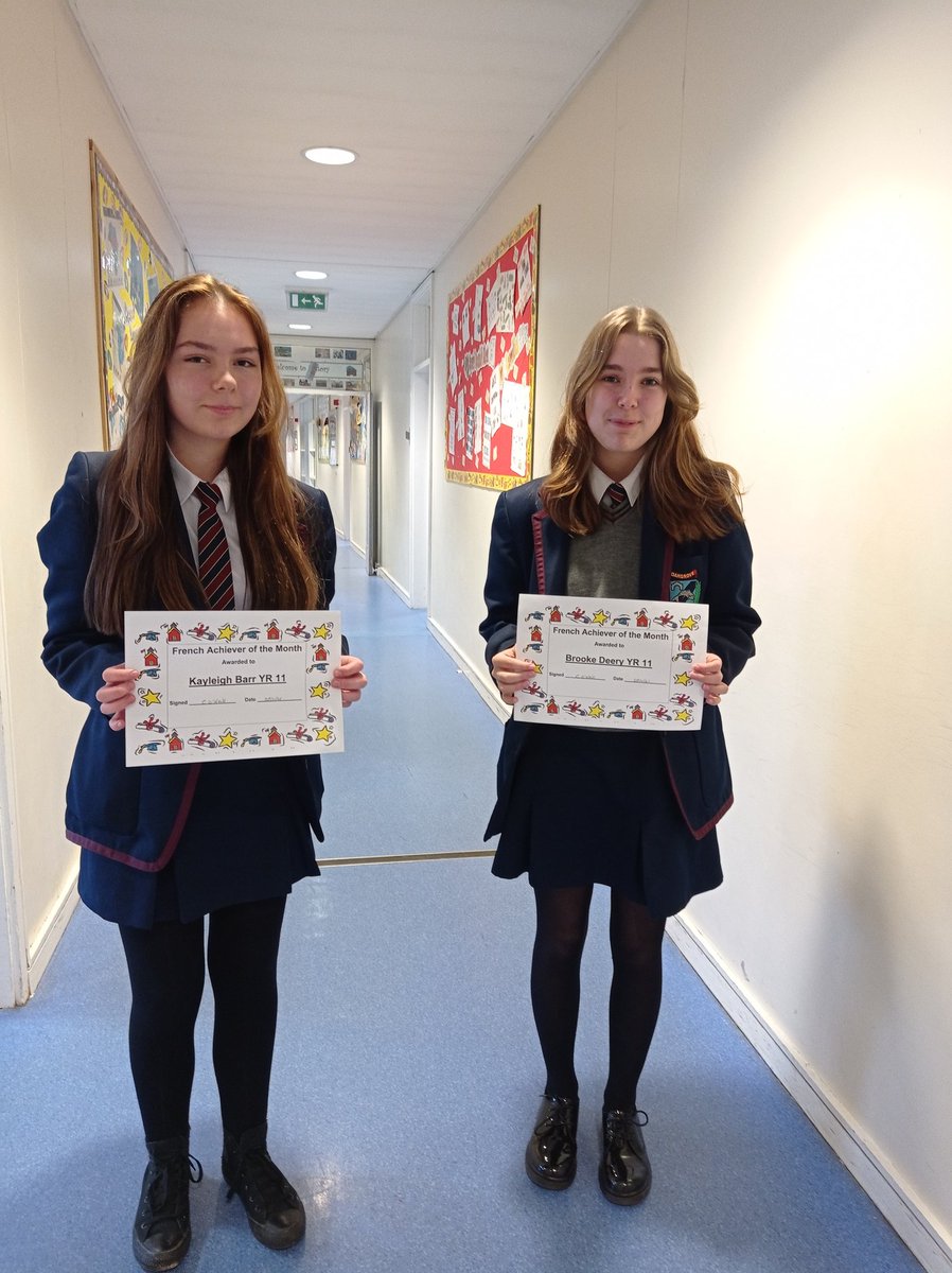 ModLangOakgrove's tweet photo. Well done to all these wonderful linguists who have been working so hard at their languages! We are so proud of you! Bravo! @OIntegrated @KatrinaCrilly @NICILT #transfer #postprimary #education #whyoakgrove? #firstchoice #therightchoice #chooseintegrated https://t.co/xyWmEQ5Tuy