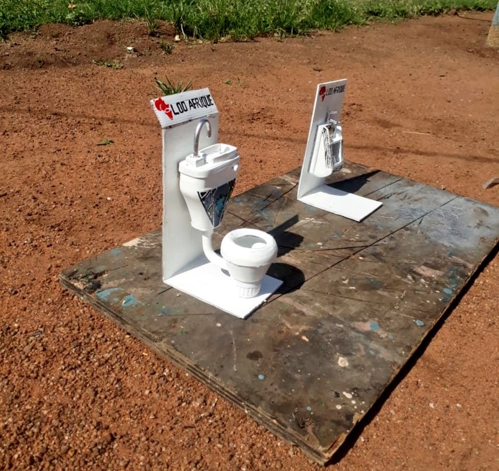 LooAfrique's tweet photo. @HendrickWorks the Banana shoes Man is at it again - The V-Cistern and Pee Basin Sculptures.
Excellent Work @HendrickWorks https://t.co/fcYcF8TaFN