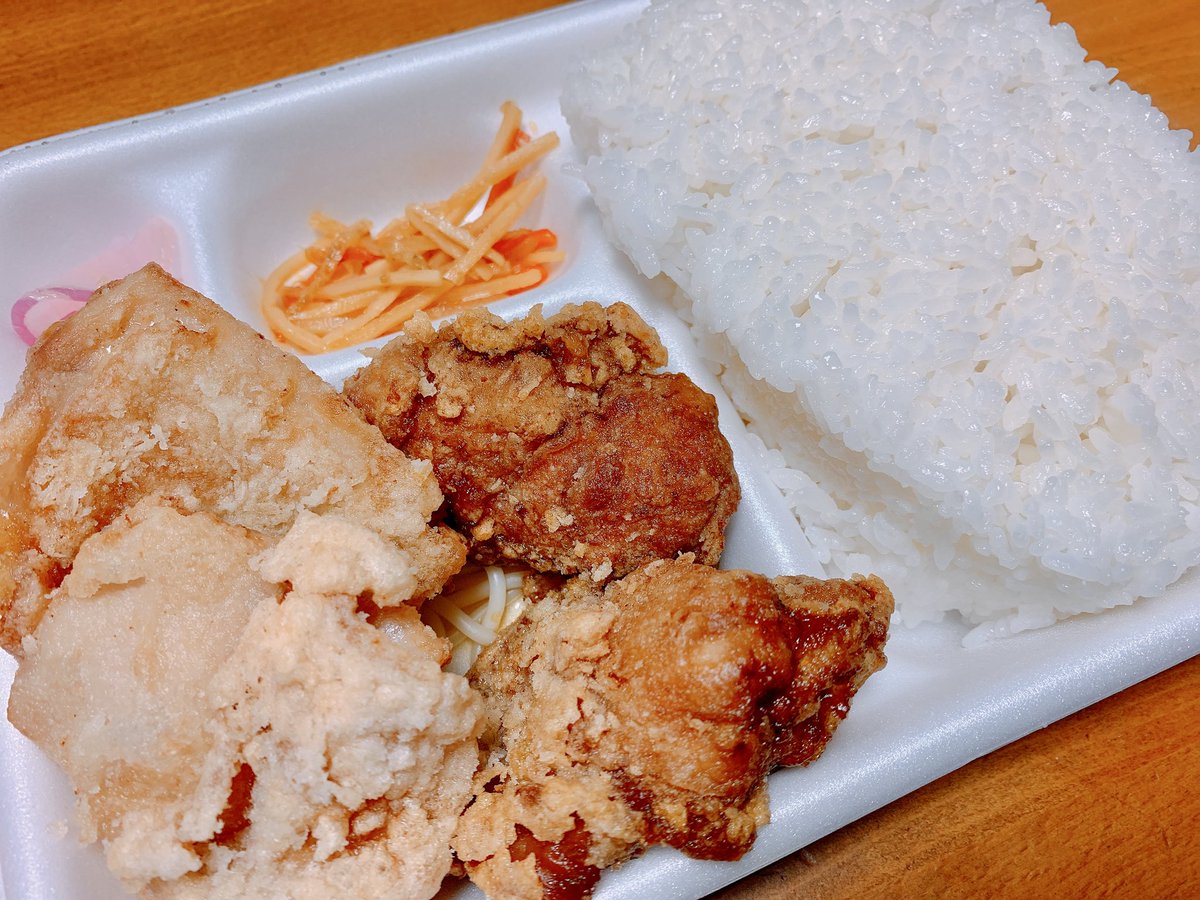 出荷の帰りに で「醤油・旨塩あいもり弁当」を頂きました😋このお店は特盛りごはん(400g)まで無料😆👍 次は「激辛あいもり弁当」が食べたいな😄✨