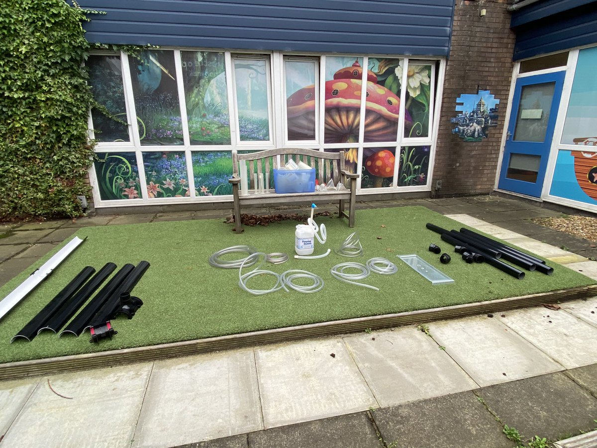 Our dedicated STEM water play area @dedridgeps opened today! Looking forward to lots of children having fun and learning loads! <a href="/WL_STEM/">West Lothian STEM</a> <a href="/kmaryfrench/">Kathryn</a> #waterplay